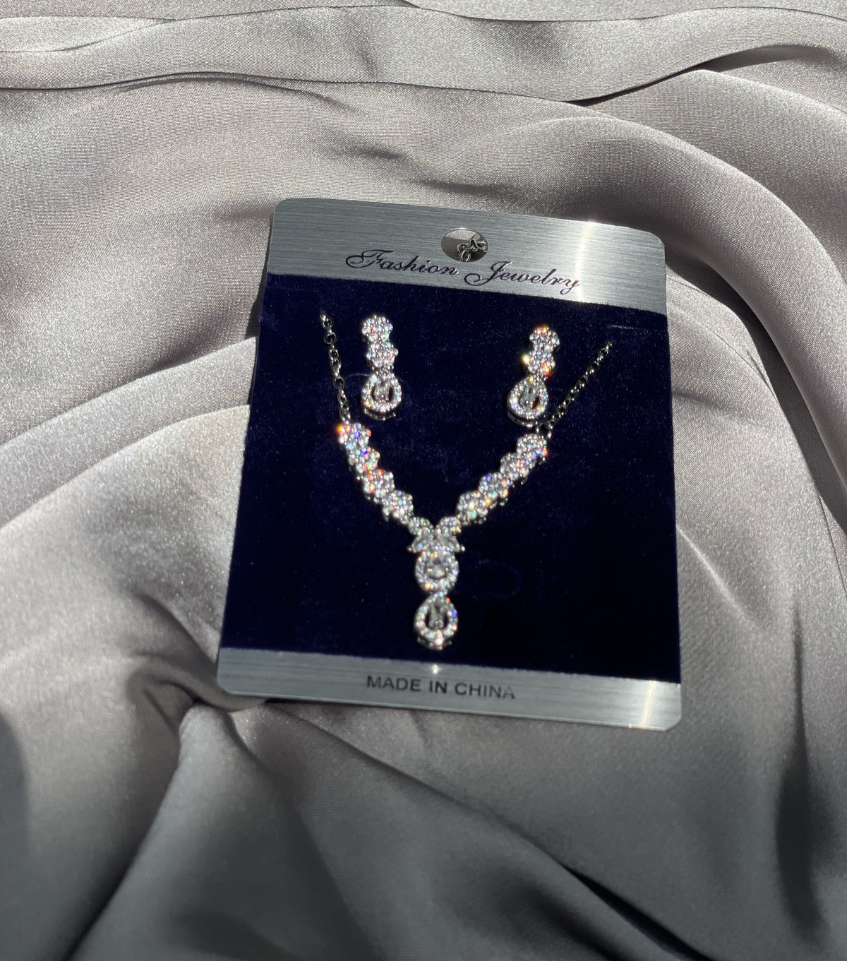The Valencia Delicate Vine & Drop Set