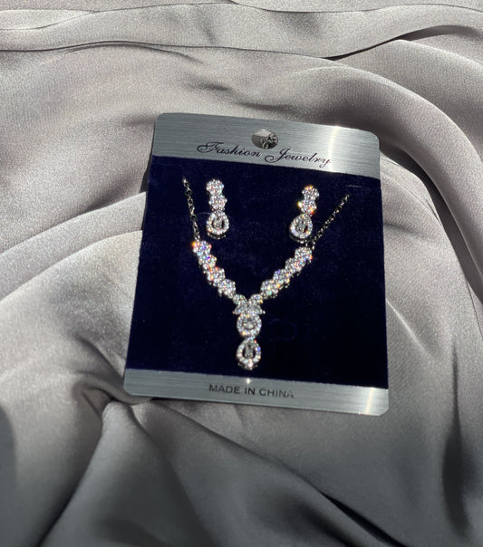 The Valencia Delicate Vine & Drop Set