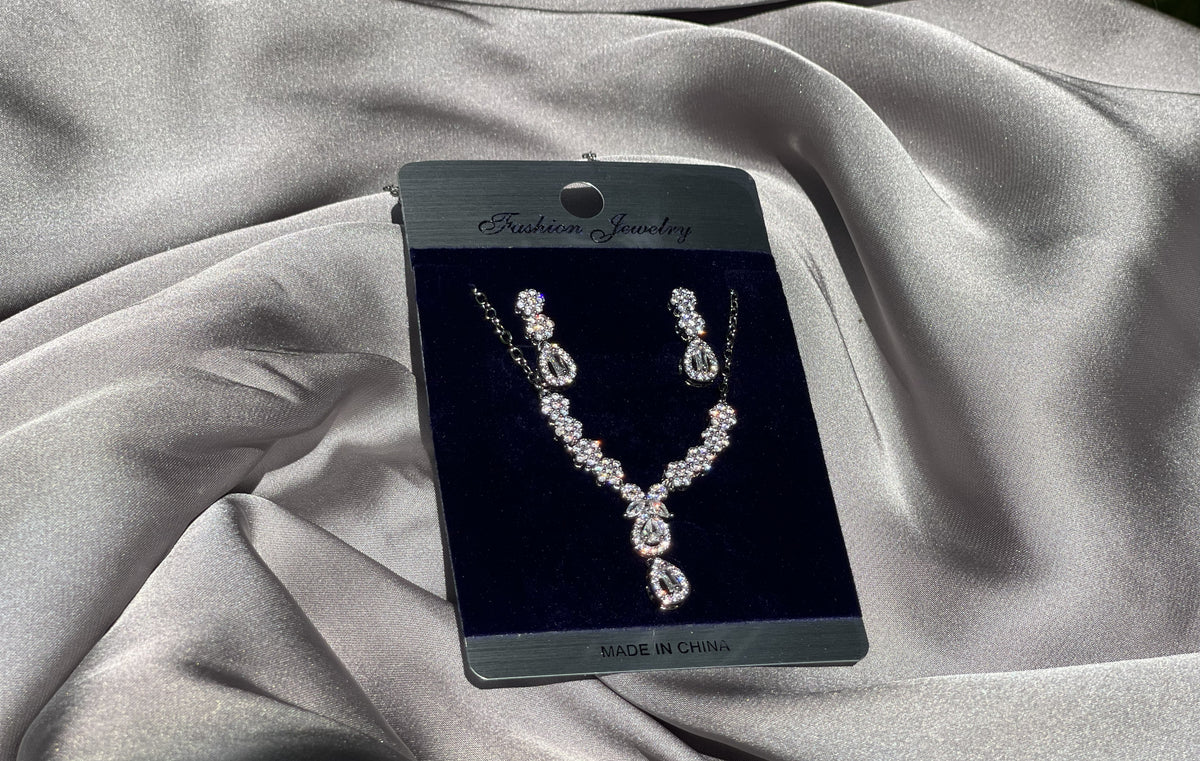 The Valencia Delicate Vine & Drop Set